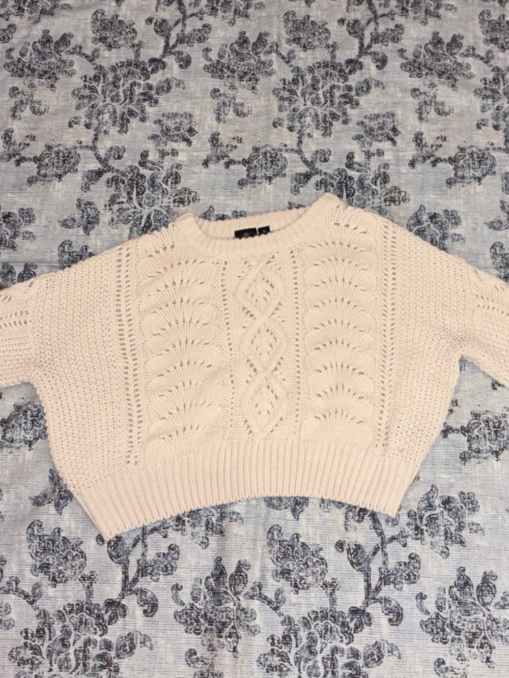 Versona cream Cropped Cable Knit Crewneck Sweater